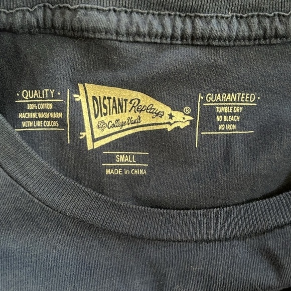 Distant Replays University of Arizona t-shirt. Boys size small - Picture 5 of 5